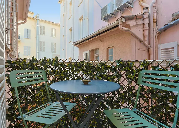 Aurea Yourhosthelper Cannes