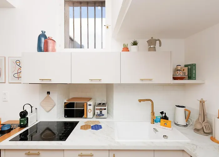 Aurea Yourhosthelper *