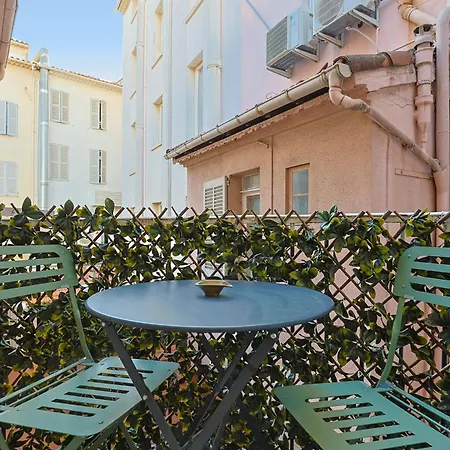 Aurea Yourhosthelper Cannes