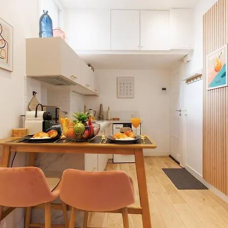 Aurea Yourhosthelper *