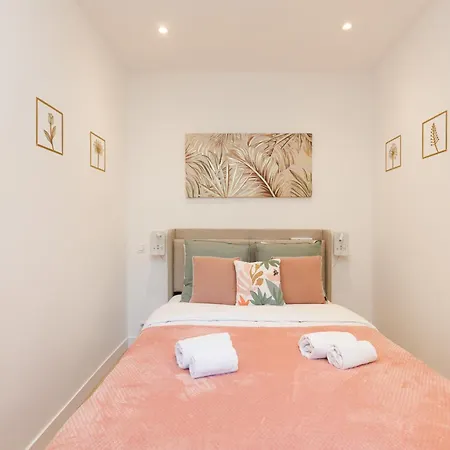 Aurea Yourhosthelper