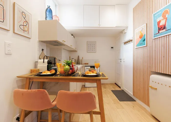 Aurea Yourhosthelper *