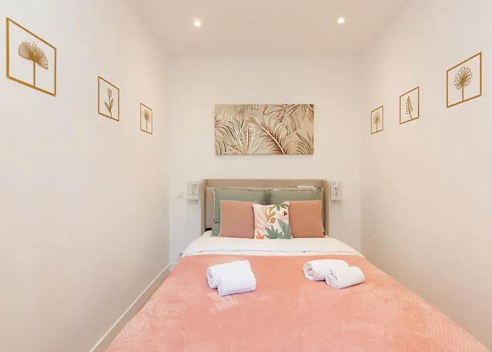 Aurea Yourhosthelper